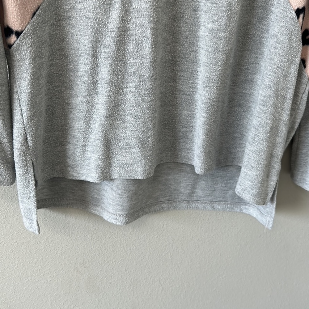 Staccato Gray/Leopard Print Color Block Long Slee… - image 7